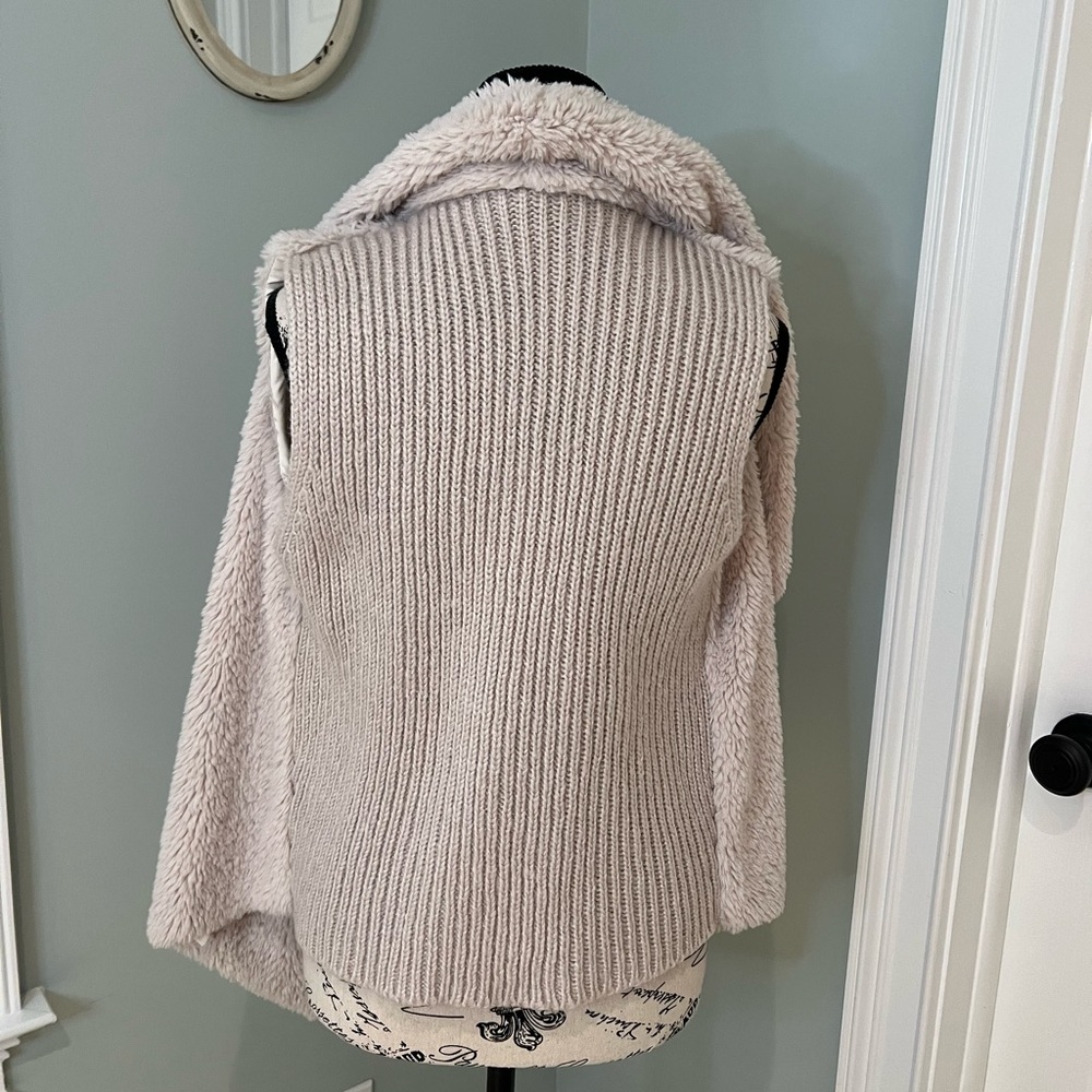 BB Dakota Rennie faux fur knit back front sweater vest | light beige | Size M - Picture 3 of 11